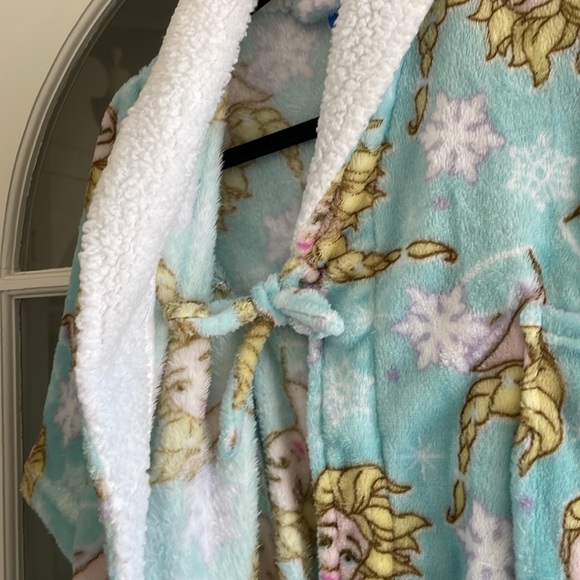 Disney Frozen Elsa Robe - Picture 2 of 5